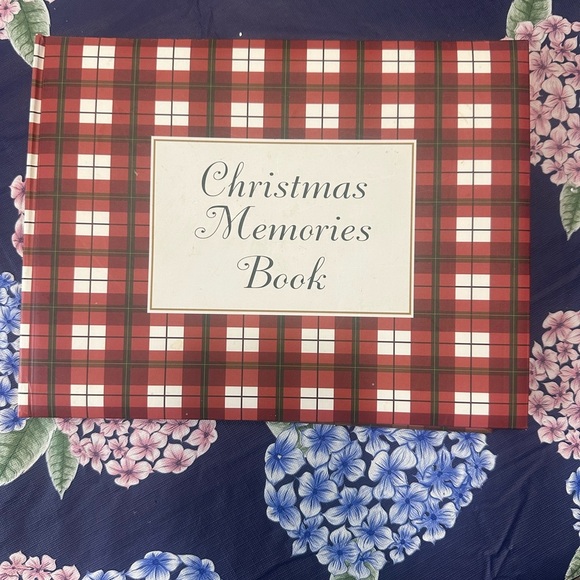 Plaid Christmas Memories Book - Picture 1 of 4
